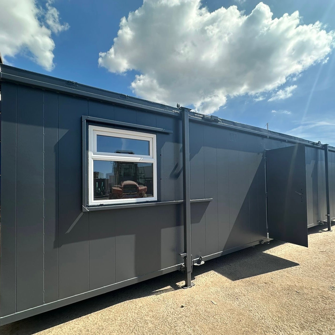 32 x 10Ft | Canteen / Office Cabin & 2+1 Toilet Block | 50/50 Split | Reduced | No 1390