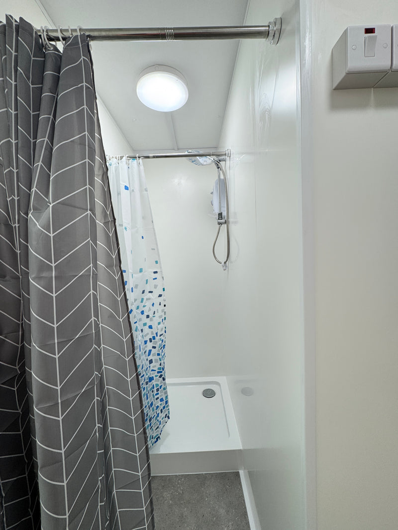 32 x 10ft | Anti Vandal Cabin | 2+1 Toilet + Twin Shower Room | Changing Room | 50/50 Split | No 1561