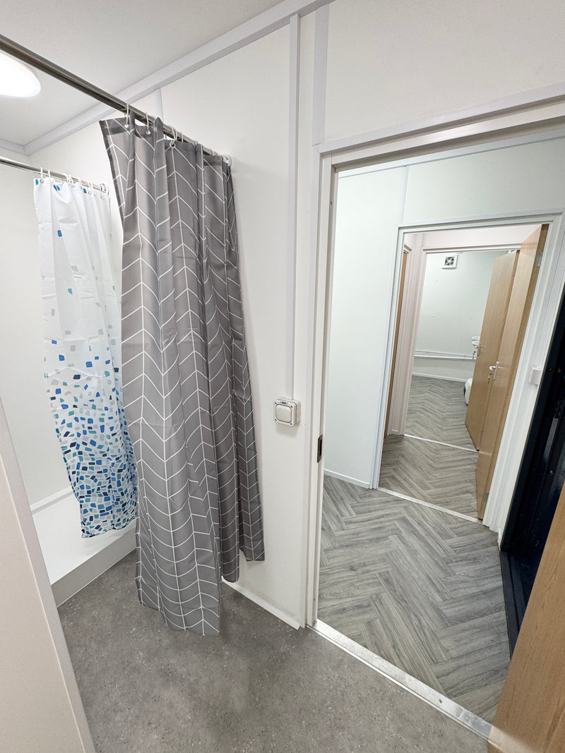 32 x 10ft | Anti Vandal Cabin | 2+1 Toilet + Twin Shower Room | Changing Room | 50/50 Split | No 1561