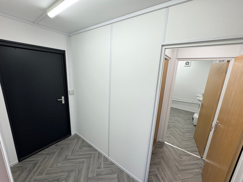 32 x 10ft | Anti Vandal Cabin | 2+1 Toilet + Twin Shower Room | Changing Room | 50/50 Split | No 1561