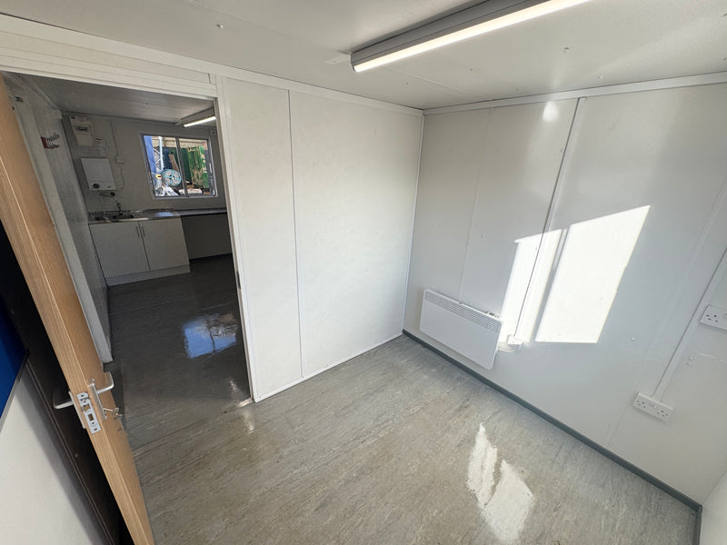 20.5x9ft | Canteen / Office | Building Site Accommodation | Portable Anti-Vandal | Reduced | No 1636