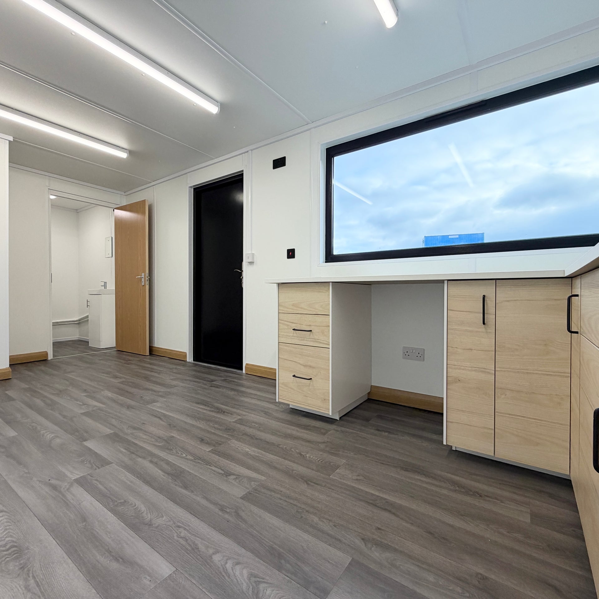 24x10ft | CUSTOM | Welfare Lounge | Shower / Changing Room / Toilet / Kitchen / Canteen | Portable Anti-Vandal Building | No 1503