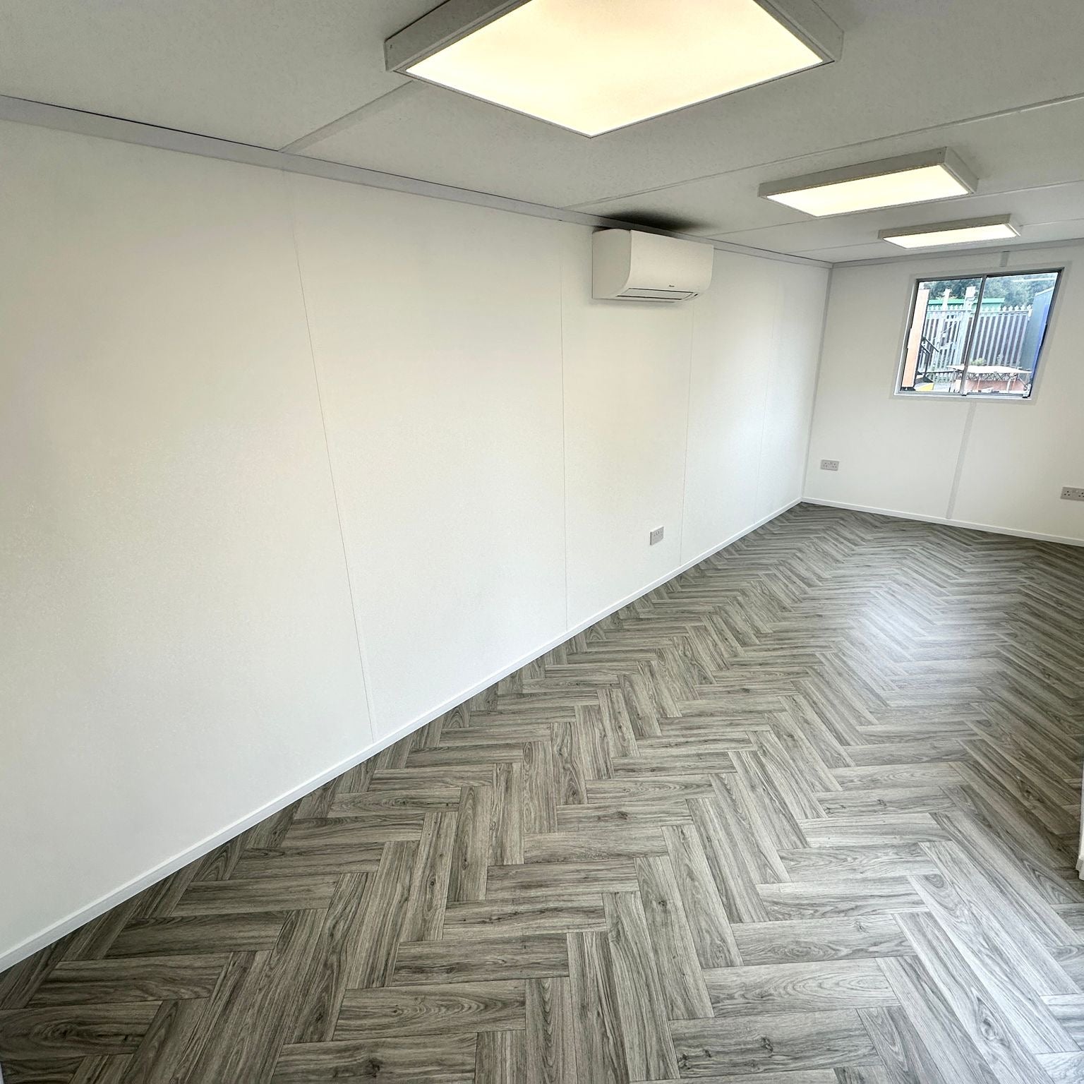 21x8ft | Custom Office | Cabin / Container | Portable Building | No 1504