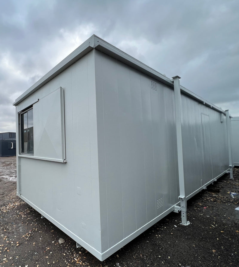 No 804 | 32x10ft | 2+1 Toilet Facility | Changing Room | 50/50 Split