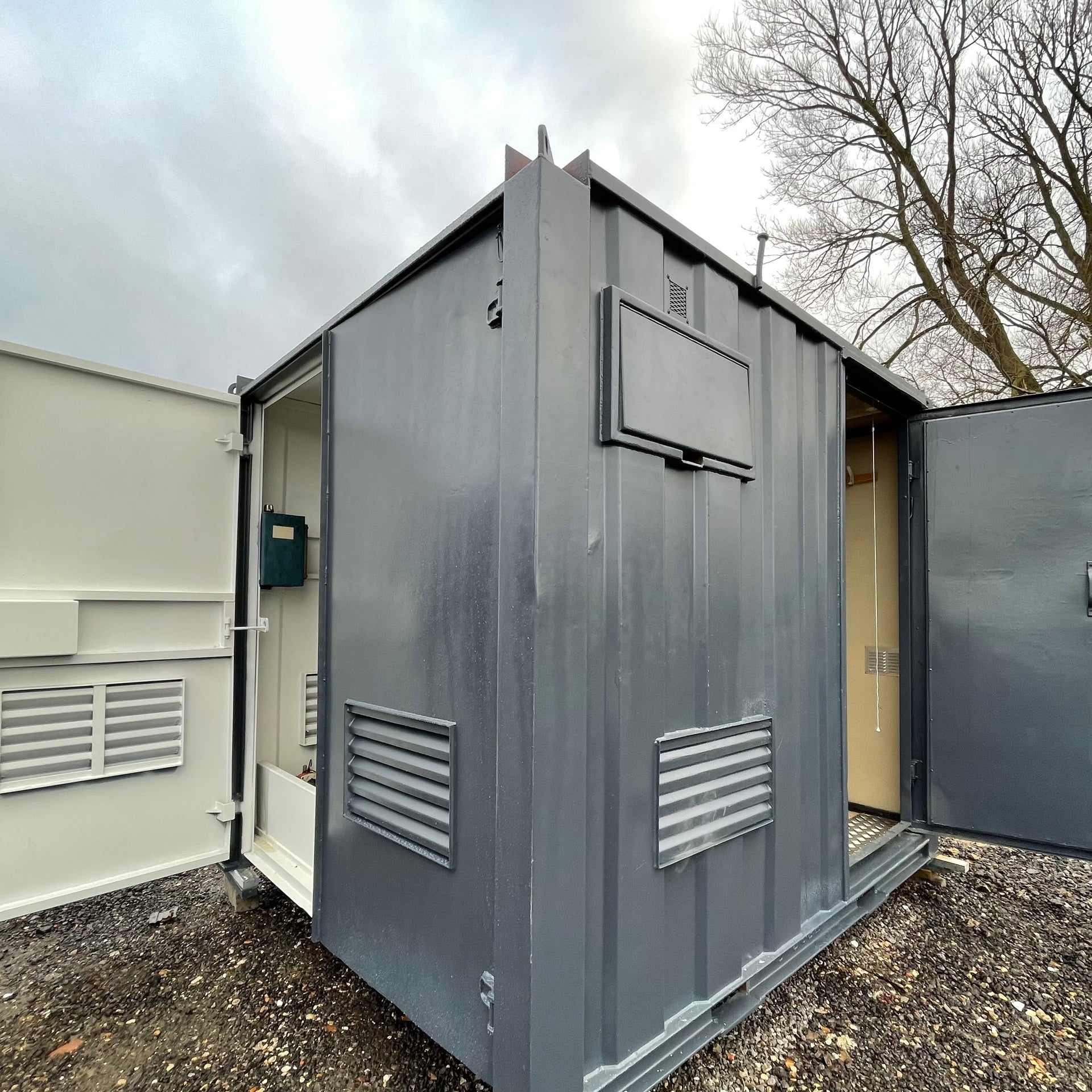 Toilet Block with Tank | Groundhog | 9x8ft Plug & Go | 10 kva Generator| No 376